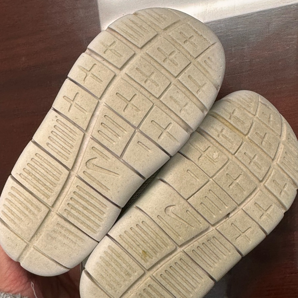 🌿10/$10🌿Nike Kids' Multicolor Sneakers with Blue Swoosh - Picture 6 of 6